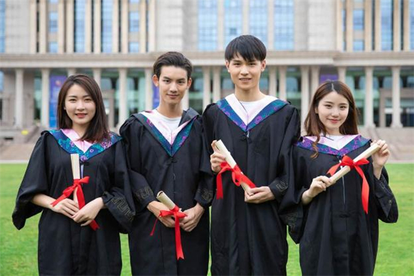 學士服有大小號嗎 學士服碼數(shù)