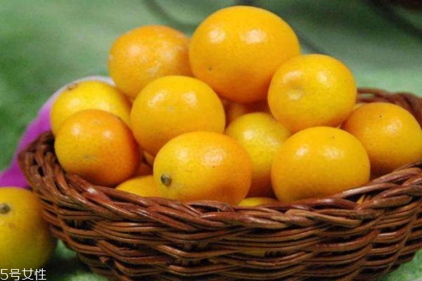 金桔怎么吃最營養(yǎng) 金桔的功效與禁忌 金桔怎么吃最營養(yǎng) 金桔的功效與禁忌