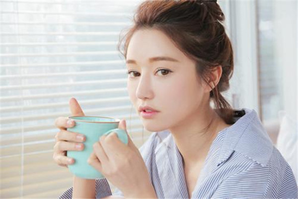 隔離霜和素顏霜的區(qū)別是什么 隔離霜和素顏霜一樣嗎