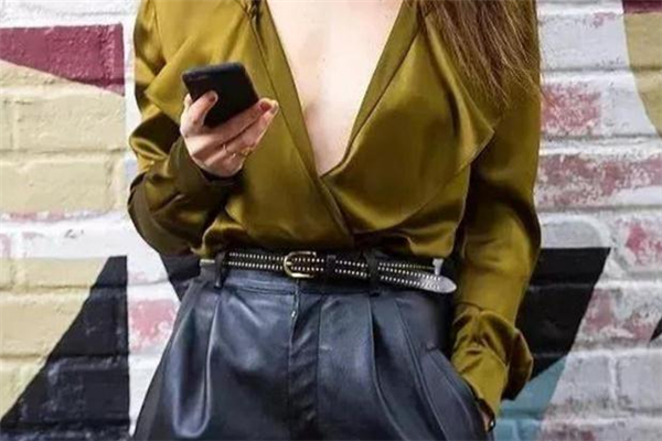 絲綢襯衫怎么搭配 打造高級時髦感 絲綢襯衫怎么搭配 打造高級時髦感