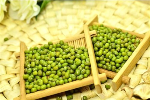 綠豆稀飯?jiān)趺粗笕菀谞€ 綠豆怎么煮容易爛 綠豆稀飯?jiān)趺粗笕菀谞€ 綠豆怎么煮容易爛