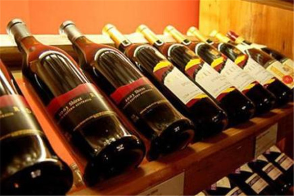 紅酒一般多少錢(qián)一瓶 紅酒的價(jià)格是多少
