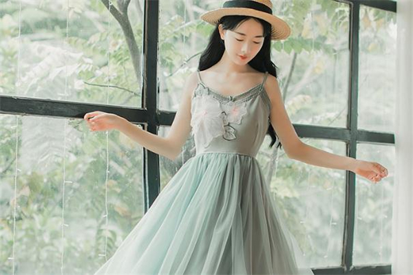 2019年流行什么吊帶裙 顯瘦又清爽 2019年流行什么吊帶裙 顯瘦又清爽