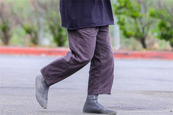 yeezy coachella scuba實物諜照 侃爺最新襪子鞋上腳 yeezy coachella scuba實物諜照 侃爺最新襪子鞋上腳