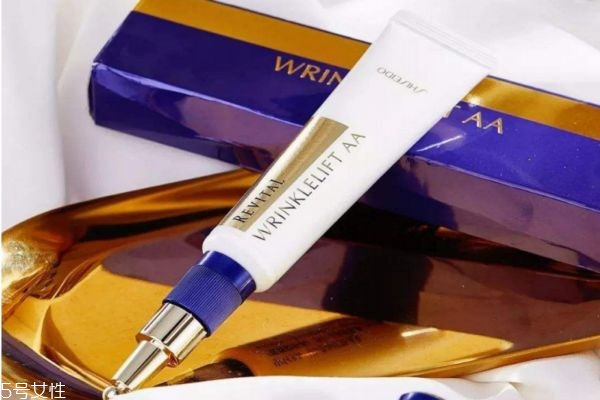 眼霜用在護(hù)膚哪個步驟 眼霜在水乳前還是后