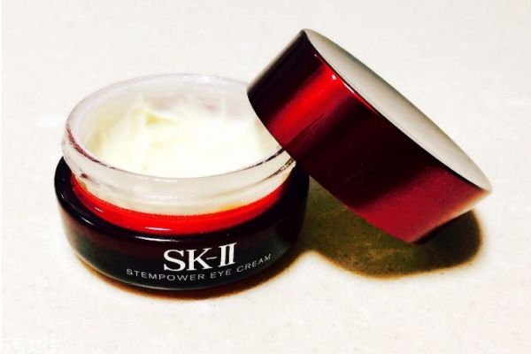 眼霜用在護(hù)膚哪個步驟 眼霜在水乳前還是后