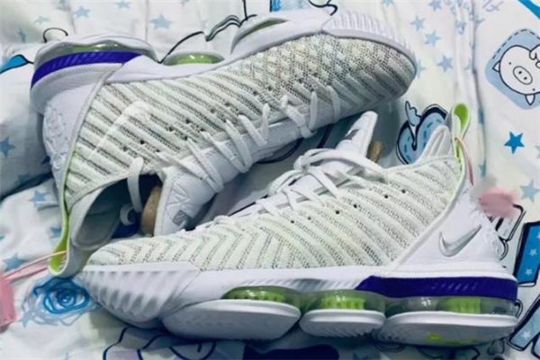 耐克lbj16巴斯光年開箱測(cè)評(píng) 詹16巴斯光年有減配嗎