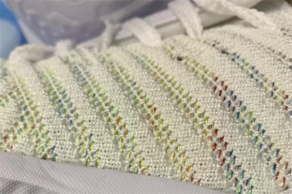 耐克lbj16巴斯光年開箱測(cè)評(píng) 詹16巴斯光年有減配嗎