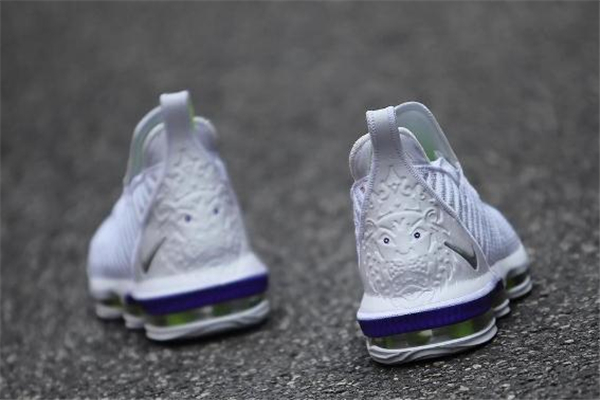 耐克lbj16巴斯光年開箱測(cè)評(píng) 詹16巴斯光年有減配嗎