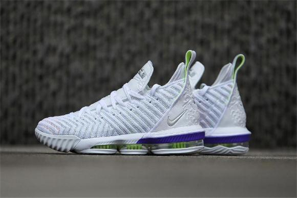 耐克lbj16巴斯光年開箱測(cè)評(píng) 詹16巴斯光年有減配嗎