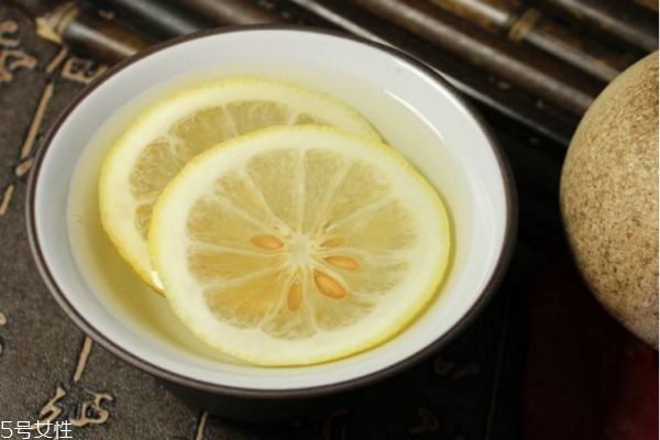 干檸檬片泡水的方法 干檸檬片泡水的功效和作用 干檸檬片泡水的方法 干檸檬片泡水的功效和作用