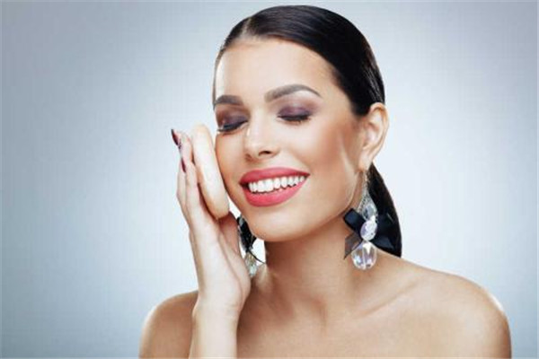 美杜莎雙眼皮是全切嗎 美杜莎雙眼皮怎么切 美杜莎雙眼皮是全切嗎 美杜莎雙眼皮怎么切