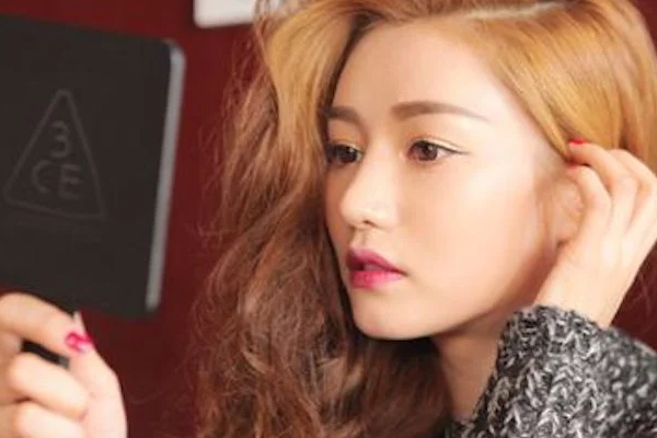 夏天怎么補(bǔ)妝不浮粉 夏天補(bǔ)妝的正確方法 夏天怎么補(bǔ)妝不浮粉 夏天補(bǔ)妝的正確方法