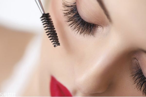 長期種睫毛會(huì)怎么樣 種植眼睫毛的危害