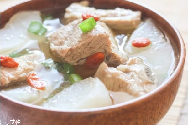 排骨湯怎么燉好喝 燉排骨湯的小技巧 排骨湯怎么燉好喝 燉排骨湯的小技巧