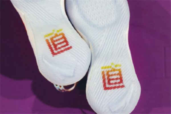 安踏虎撲聯(lián)名開(kāi)箱諜照 安踏虎撲聯(lián)名是限量嗎