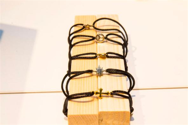 ivxlcdm項(xiàng)鏈多少錢(qián) ivxlcdm項(xiàng)鏈在哪買(mǎi)