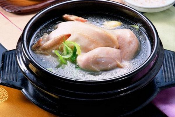 童子雞湯吃肉不如喝湯嗎 童子雞湯的營養(yǎng)價(jià)值