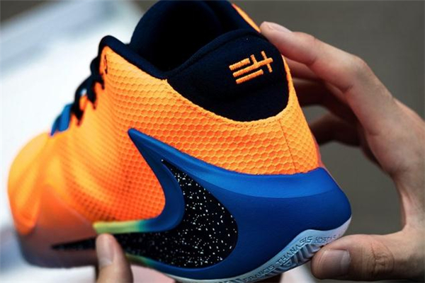 耐克freak 1偏碼嗎 字母哥簽名鞋1代配置 耐克freak 1偏碼嗎 字母哥簽名鞋1代配置