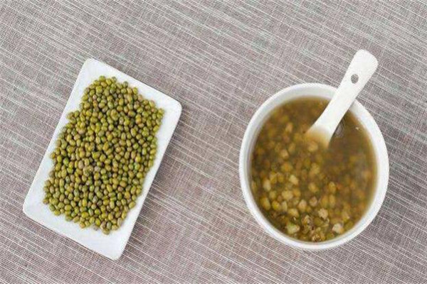 綠豆放在水里幾天能發(fā)芽 綠豆放水里會發(fā)芽嗎 綠豆放在水里幾天能發(fā)芽 綠豆放水里會發(fā)芽嗎