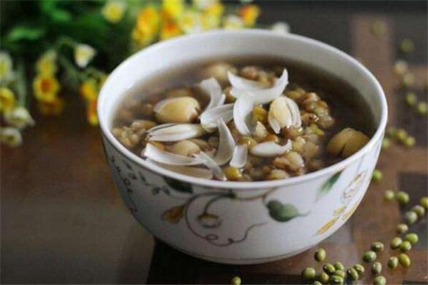 綠豆放在水里幾天能發(fā)芽 綠豆放水里會發(fā)芽嗎 綠豆放在水里幾天能發(fā)芽 綠豆放水里會發(fā)芽嗎