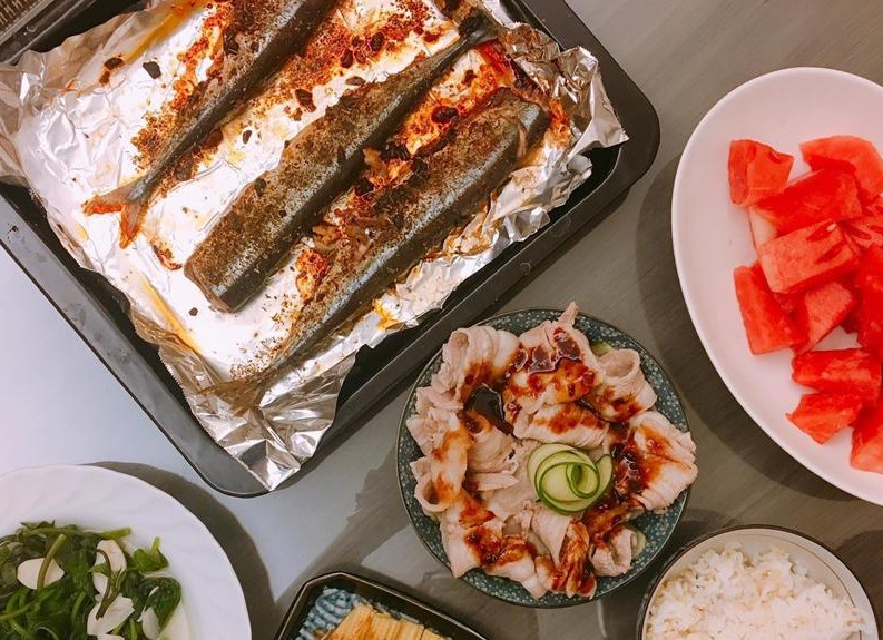 鋁箔紙用哪一面接觸食物 亮面還是霧面