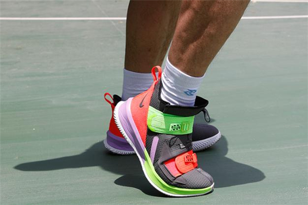 耐克詹姆斯士兵13實戰(zhàn)測評 lbj13實戰(zhàn)腳感評測