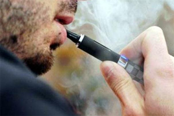 電子煙和真煙哪個傷肺 電子煙是二手煙嗎