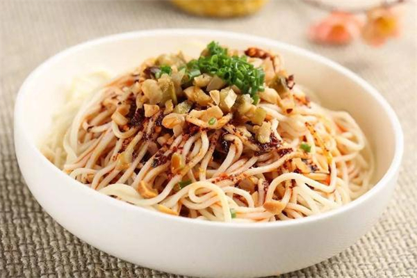 涼面和米飯哪個(gè)熱量高 涼面和米飯哪個(gè)容易胖 涼面和米飯哪個(gè)熱量高 涼面和米飯哪個(gè)容易胖