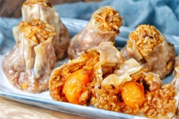 蛋黃燒麥怎么做 網(wǎng)紅蛋黃燒麥的做法