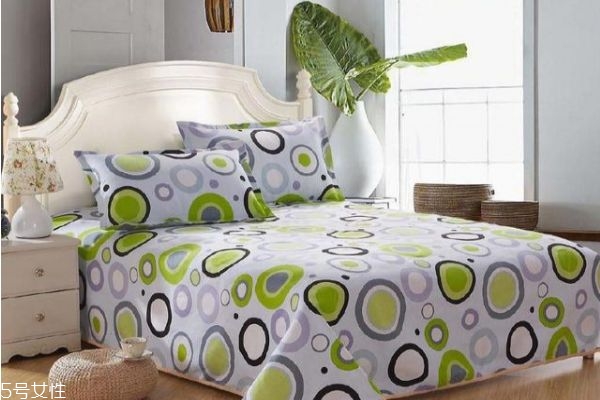 夏天床單多久洗一次 夏天長時(shí)間不洗床單的危害