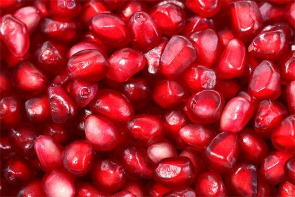 石榴籽吃了會得結(jié)石嗎 為什么吃石榴籽肚子疼