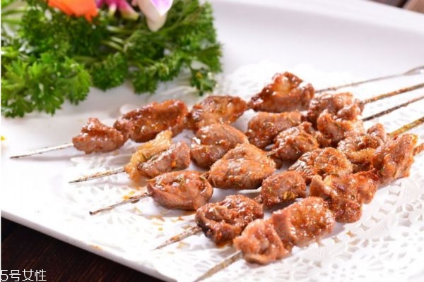 雞心上面白的油要去掉嗎 雞心怎么清洗 雞心上面白的油要去掉嗎 雞心怎么清洗