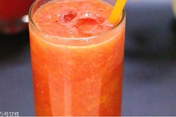 西瓜和什么水果榨汁好喝 西瓜搭配什么水果榨汁 西瓜和什么水果榨汁好喝 西瓜搭配什么水果榨汁