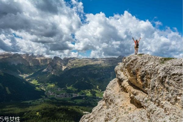 爬山為啥會(huì)腿抖 爬山后腿疼最好的恢復(fù)法 爬山為啥會(huì)腿抖 爬山后腿疼最好的恢復(fù)法