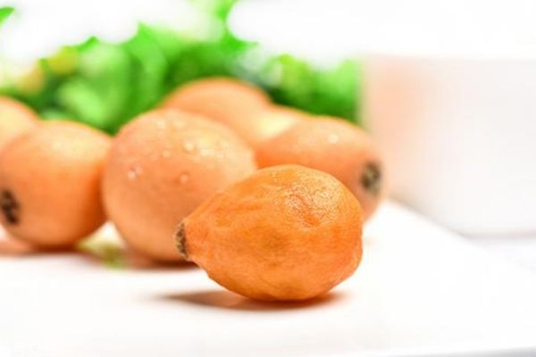 枇杷營養(yǎng)價(jià)值和功效 枇杷的食用功效