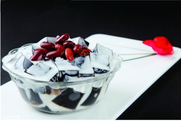 龜苓膏吃了上火嗎 龜苓膏有降火之效 龜苓膏吃了上火嗎 龜苓膏有降火之效