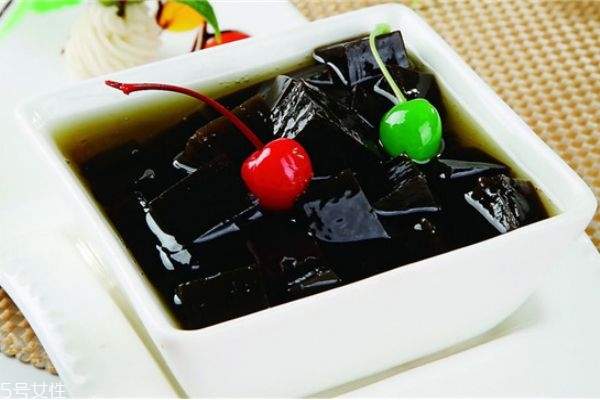 龜苓膏吃了上火嗎 龜苓膏有降火之效 龜苓膏吃了上火嗎 龜苓膏有降火之效