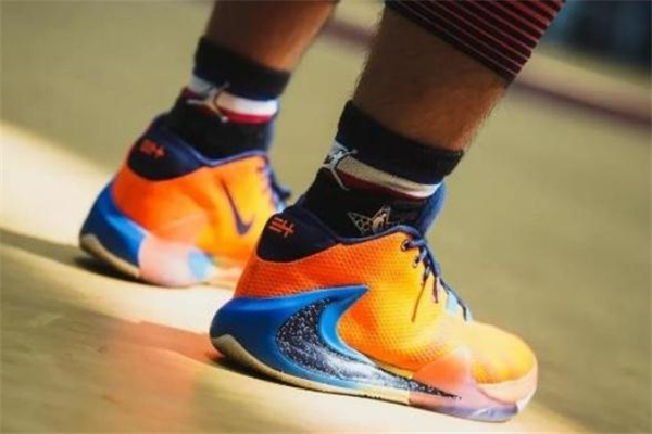 耐克pg3和字母哥1代哪個好 freak1和pg3對比測評 耐克pg3和字母哥1代哪個好 freak1和pg3對比測評