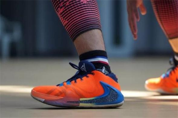 耐克pg3和字母哥1代哪個好 freak1和pg3對比測評 耐克pg3和字母哥1代哪個好 freak1和pg3對比測評