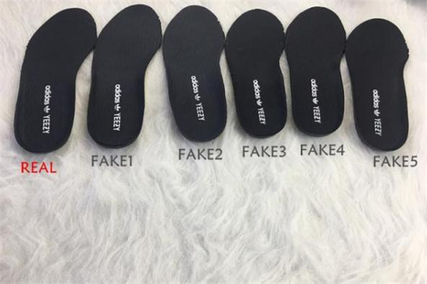 yeezy350黑色滿天星真假對(duì)比 椰子黑色滿天星真假辨別 yeezy350黑色滿天星真假對(duì)比 椰子黑色滿天星真假辨別