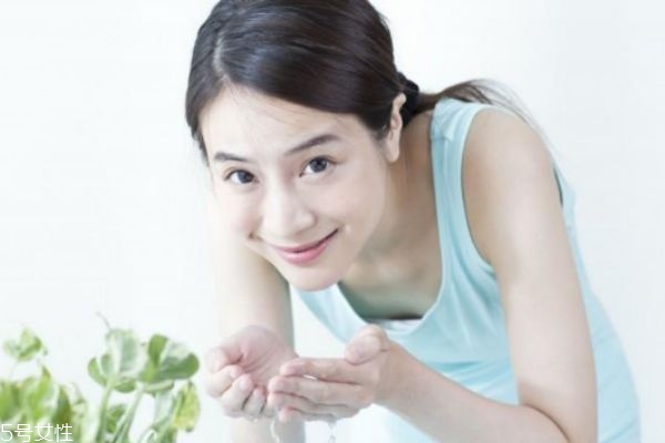 如何緊致臉部皮膚 臉部皮膚緊致護理方法 如何緊致臉部皮膚 臉部皮膚緊致護理方法