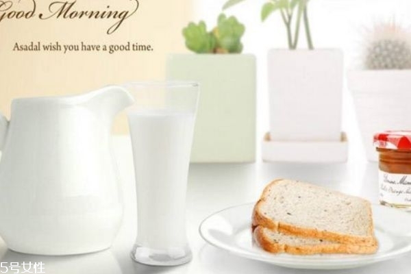 面包加牛奶是不是容易胖 面包會(huì)使人發(fā)胖嗎