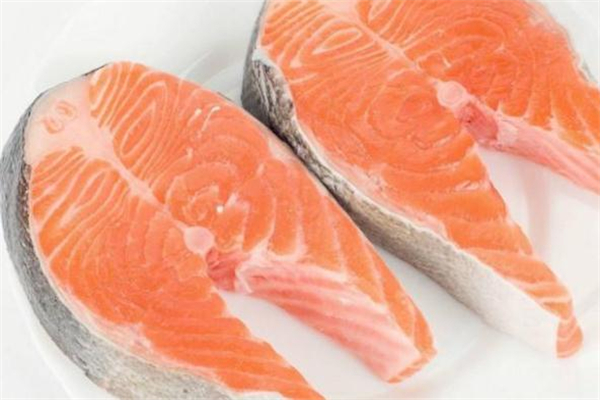 三文魚要洗嗎 超市買的三文魚可以直接吃嗎 三文魚要洗嗎 超市買的三文魚可以直接吃嗎