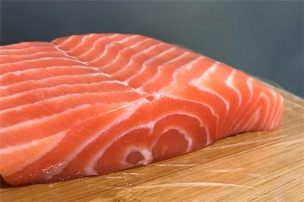 三文魚(yú)凍了一年還能吃嗎 三文魚(yú)可以冷凍多久