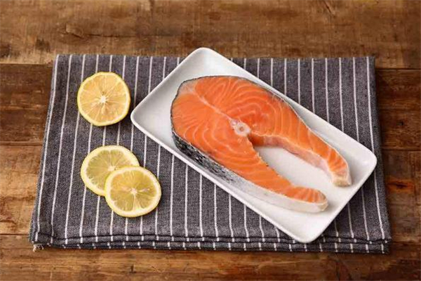 三文魚(yú)凍了一年還能吃嗎 三文魚(yú)可以冷凍多久