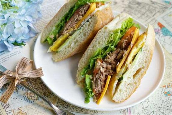 金槍魚三明治的做法 金槍魚三明治熱量 金槍魚三明治的做法 金槍魚三明治熱量