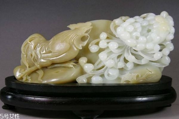 什么是和田玉 和田玉手鐲的市場(chǎng)價(jià)格是多少呢