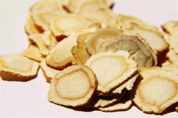 西洋參和黃芪的區(qū)別 西洋參和黃芪哪個補(bǔ)氣好