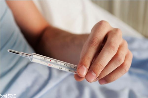 一天中什么時(shí)候體溫最高 什么時(shí)間量體溫最準(zhǔn)確 一天中什么時(shí)候體溫最高 什么時(shí)間量體溫最準(zhǔn)確